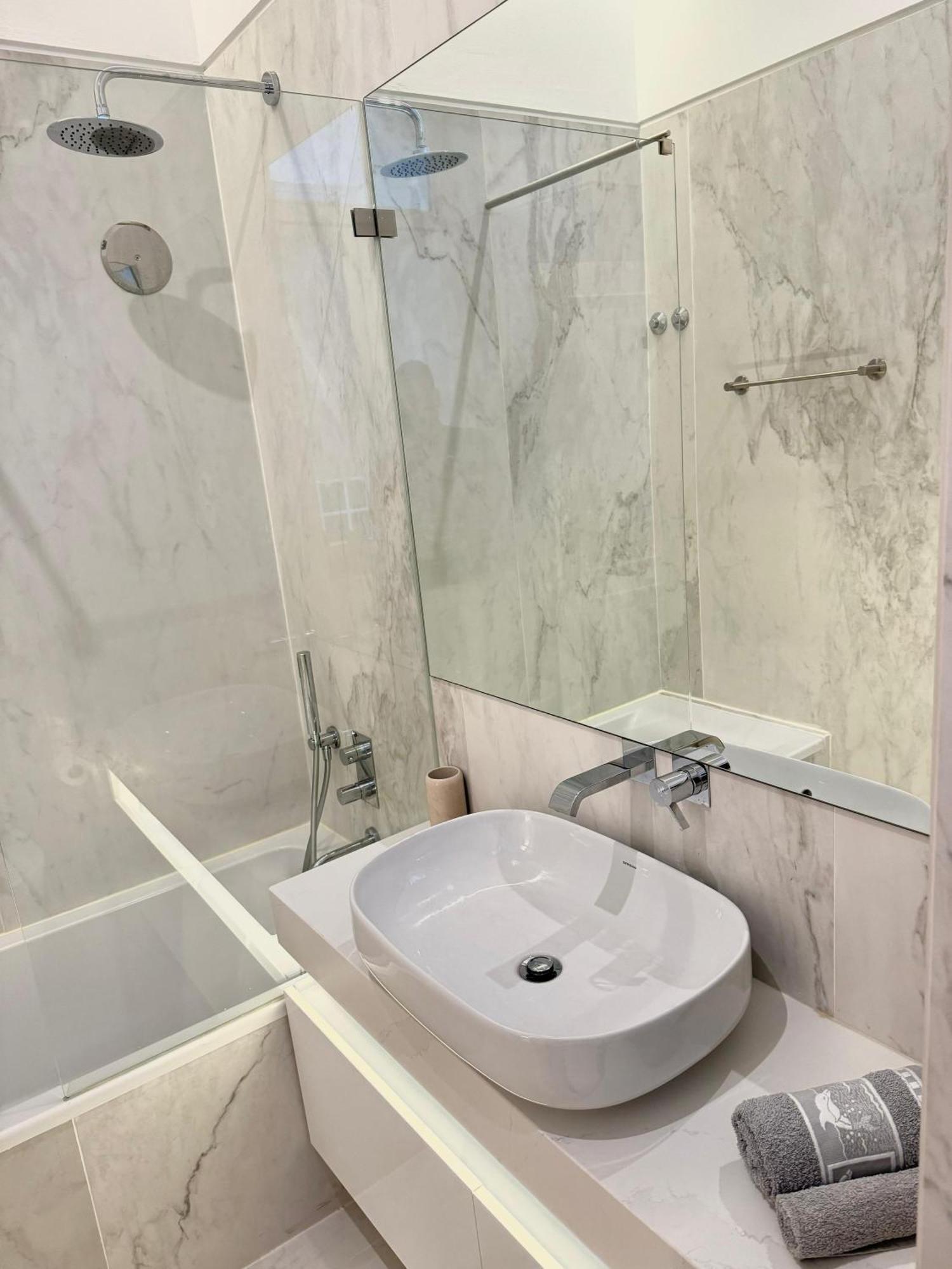 Quarto Com Banheiro Privativo Na Baixa Lissabon Buitenkant foto
